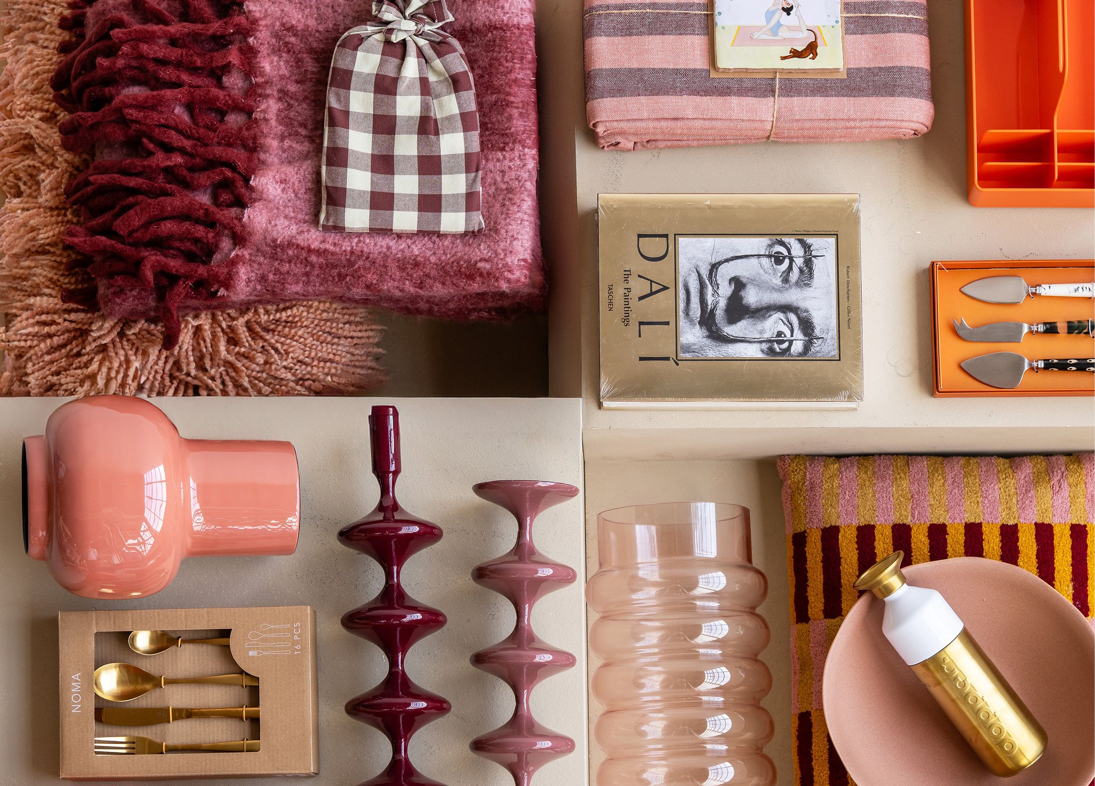 Cadeauitems vazen, kandelaars in roze tinten