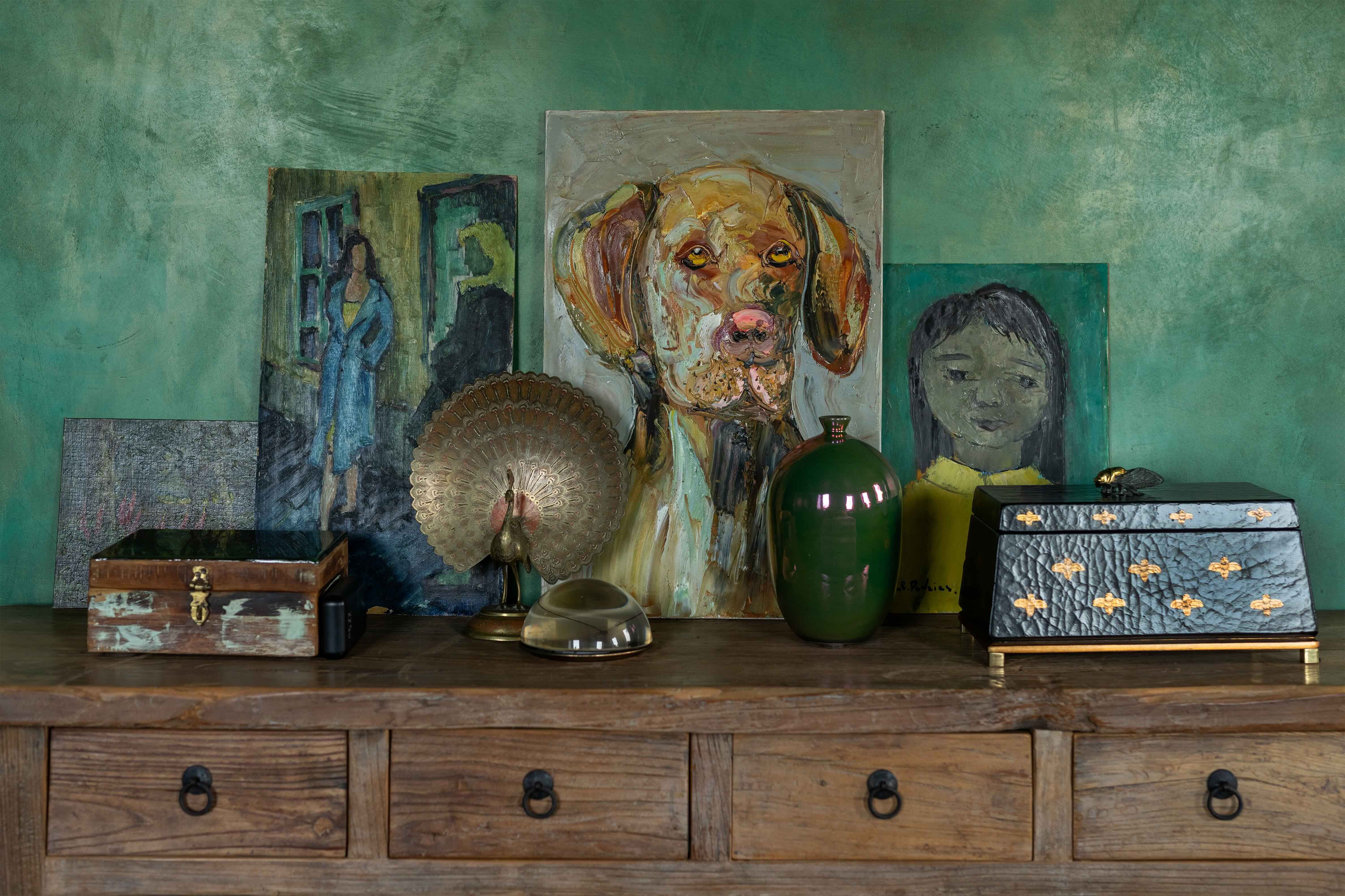 Kast met verschillende snuisterijen