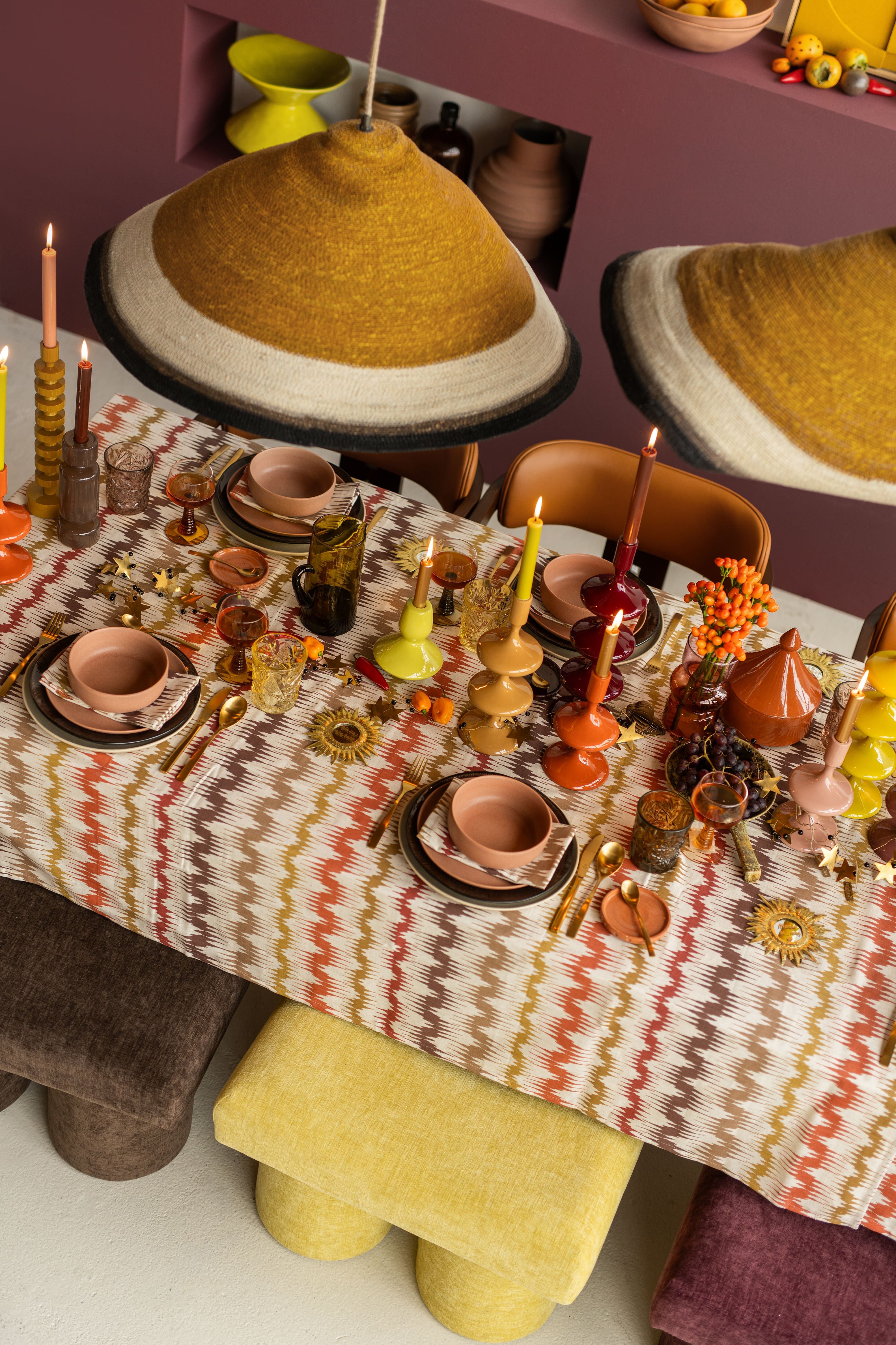 Tafel met accessoires en een statement tafelkleed