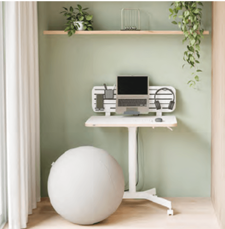Wit zitsta bureau met beige zitbal