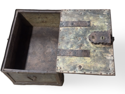 Ijzeren oude kist uniek