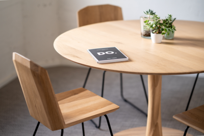 Torsion eettafel rond - zwart eiken hoogte 76 cm