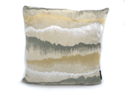 Kussen berglandschap geborduurd