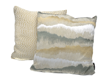 Kussen berglandschap geborduurd