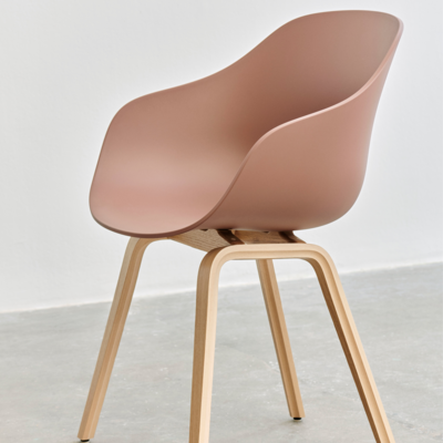 HAY stoel AAC 222 - eiken gelakt frame