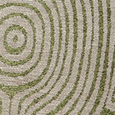 Geometrisch groen vloerkleed Tabasco met cirkels en labyrinten in goudgeel