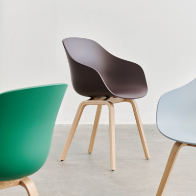 HAY stoel AAC 222 - eiken gelakt frame