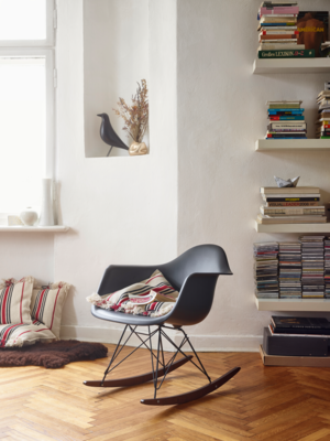 Vitra schommelstoel Eames RAR Armchair