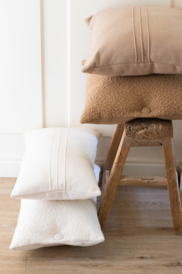 Kussen bouclé knoop ecru