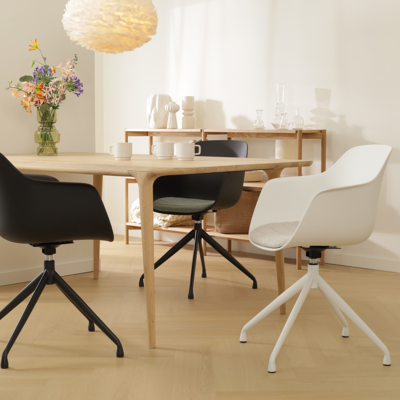 Nola-Liz zwart draaibare eetkamerstoel - Witte zitting met armleuningen (incl. zitkussen)