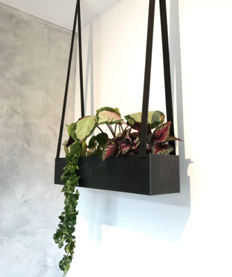 Plantenbak - aan leren banden (Zwart staal)