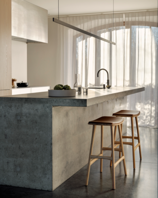 Ethnicraft - Osso hoge kruk 65 - eiken/zwart eiken