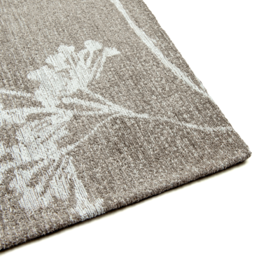 Parsley grijs bloementapijt met elegant wit bloempatroon