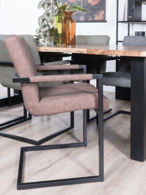 Eettafel Mats Kruispoot