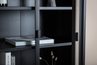 Metalen vitrinekast Claes