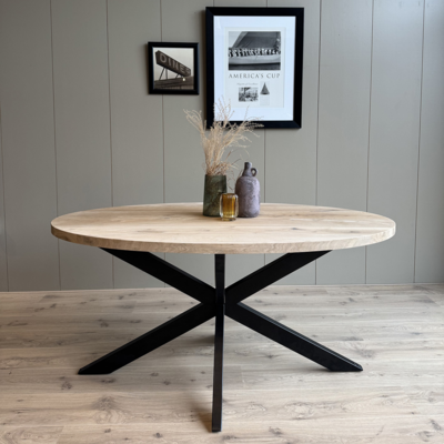 Old Inn wonen Eetkamertafel eiken ovaal met spinpoot smal 160cm