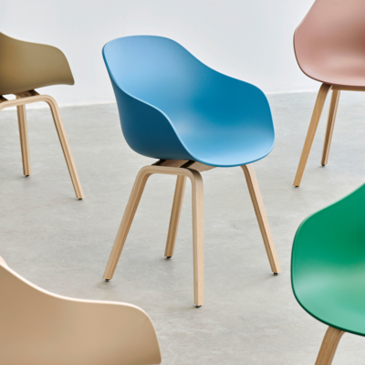 HAY stoel AAC 222 - eiken gelakt frame