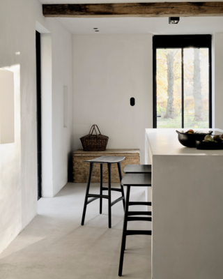 Ethnicraft - Osso hoge kruk 65 - eiken/zwart eiken