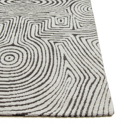 Geometrisch Off-white vloerkleed Tabasco met cirkels en labyrinten in goudgeel