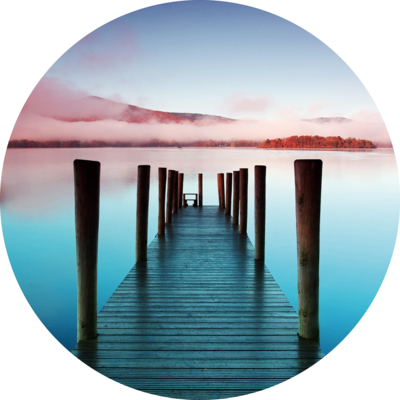 Rond glasschilderij - Steiger in meer