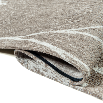 Parsley grijs bloementapijt met elegant wit bloempatroon