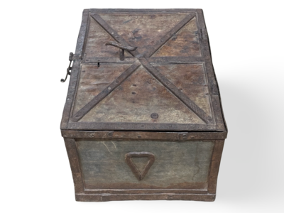Ijzeren oude kist uniek