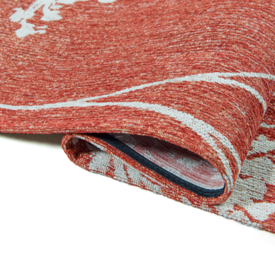 Parsley rood bloementapijt met elegant wit bloempatroon