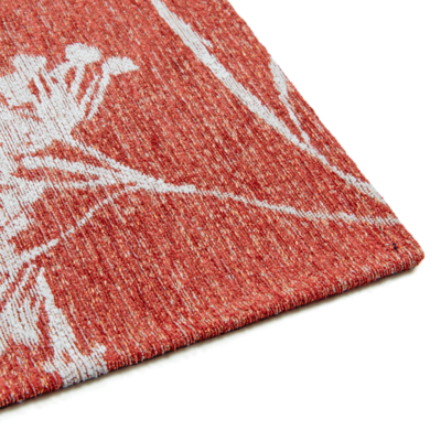 Parsley rood bloementapijt met elegant wit bloempatroon