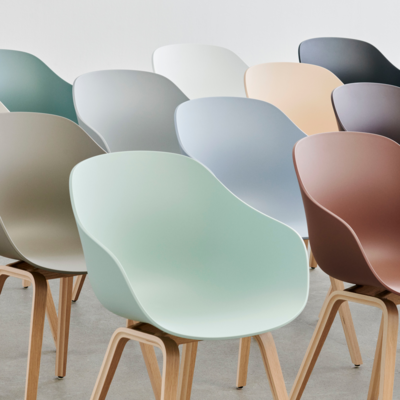 HAY stoel AAC 222 - eiken gelakt frame