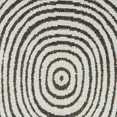 Geometrisch Off-white vloerkleed Tabasco met cirkels en labyrinten in goudgeel