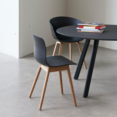 HAY stoel AAC 12 - eiken gelakt frame