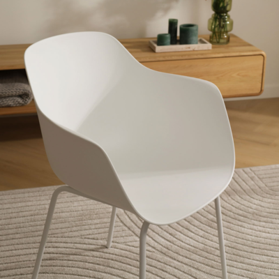 Eetkamerstoel Nora-Puk wit onderstel - met armleuningen