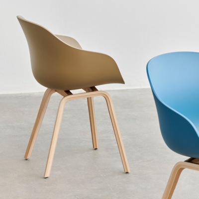 HAY stoel AAC 222 - eiken gelakt frame