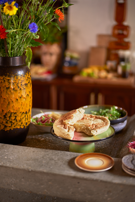 HK 70 ceramics taartplateau M licorice