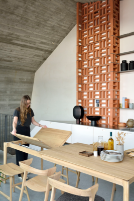 Tafel Bok uitschuifbaar zwart eiken gelakt 