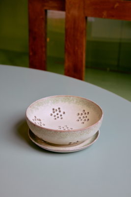 70s ceramics: berry bowl slush