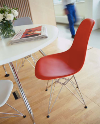 Vitra stoel Eames DSR Chroom onderstel