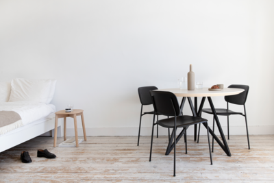 Studio HENK tafel Butterfly Rond Tripod - zwart frame, gerookte beits